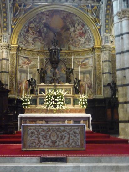 l'abside et l'autel